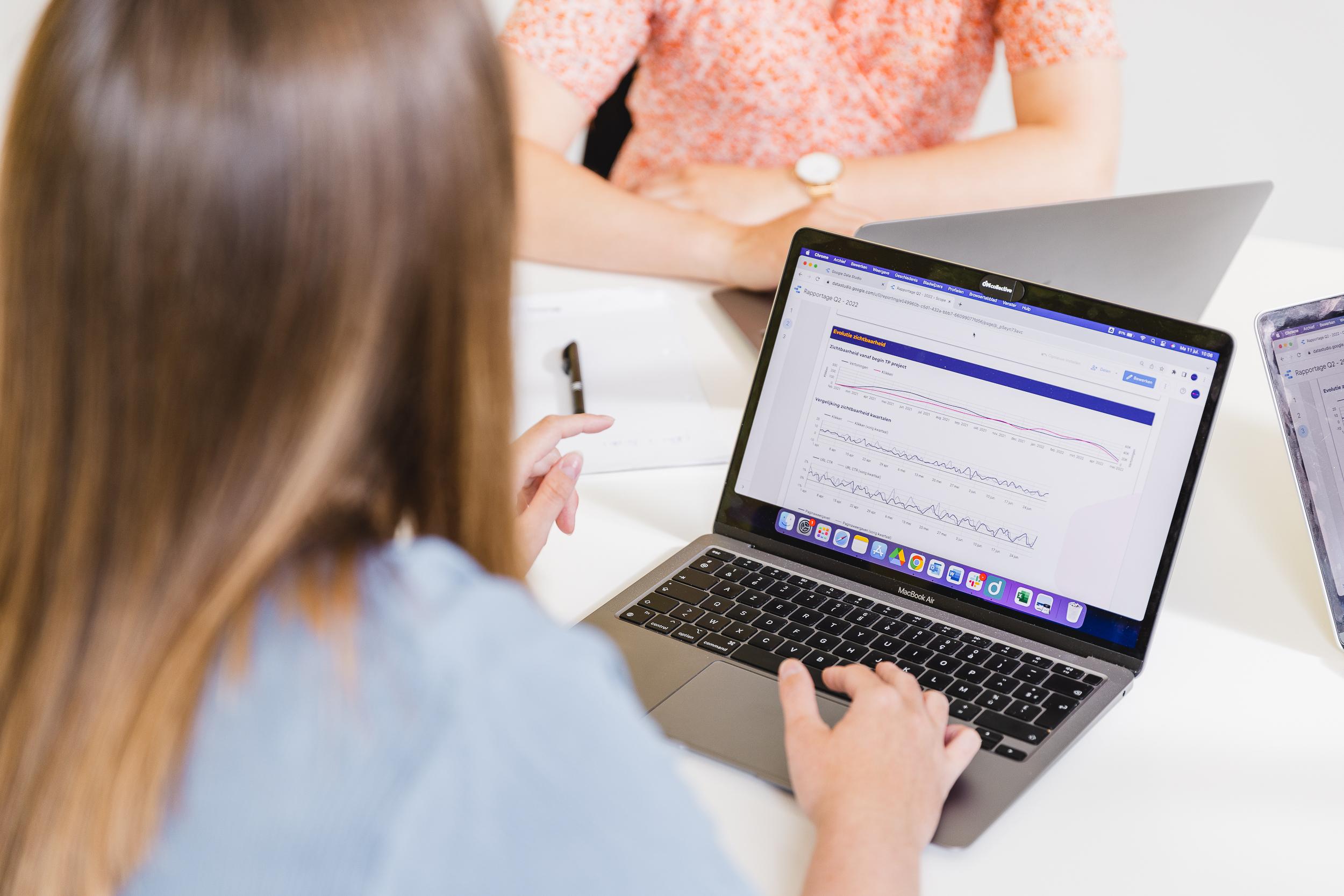 Laptop met rapportage Laptop met rapportage
