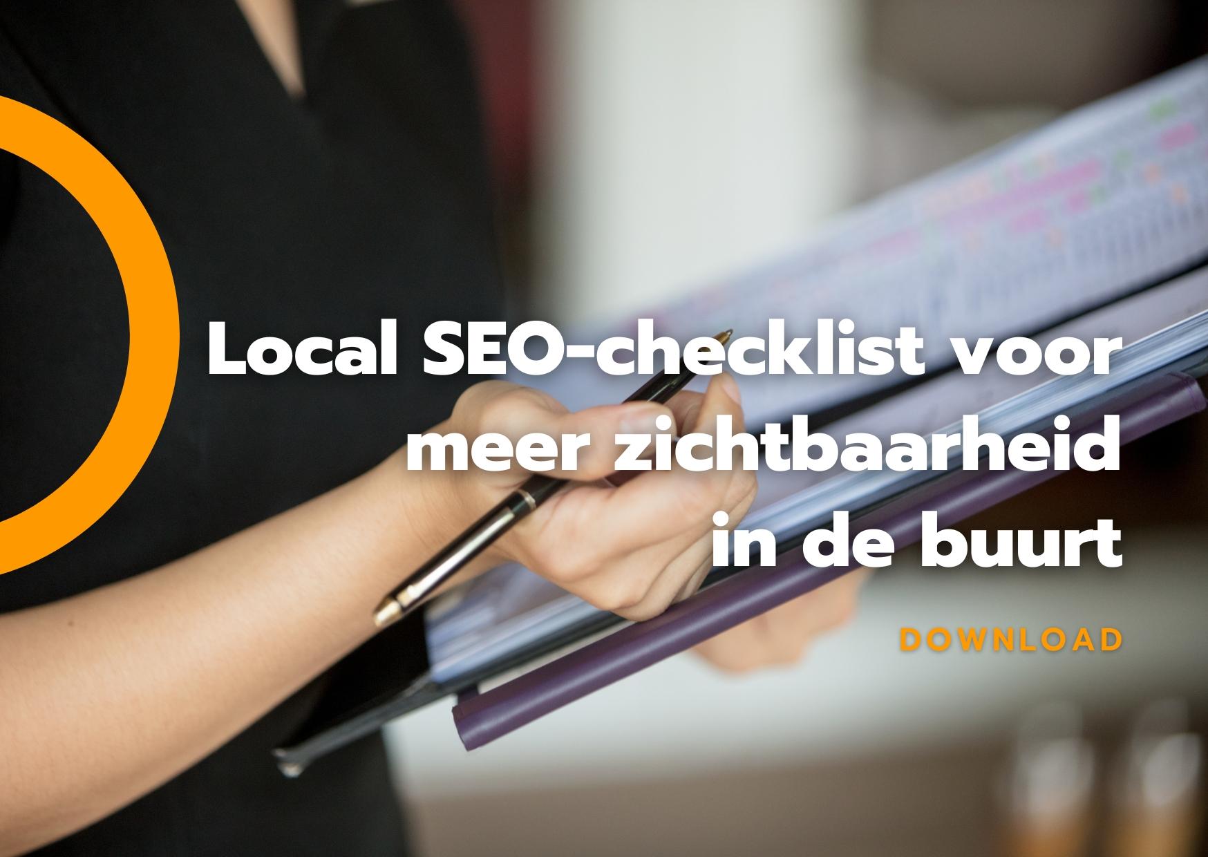 Close-up van iemand met pen in de hand. De persoon gebruikt de pen om to do\'s af te vinken.